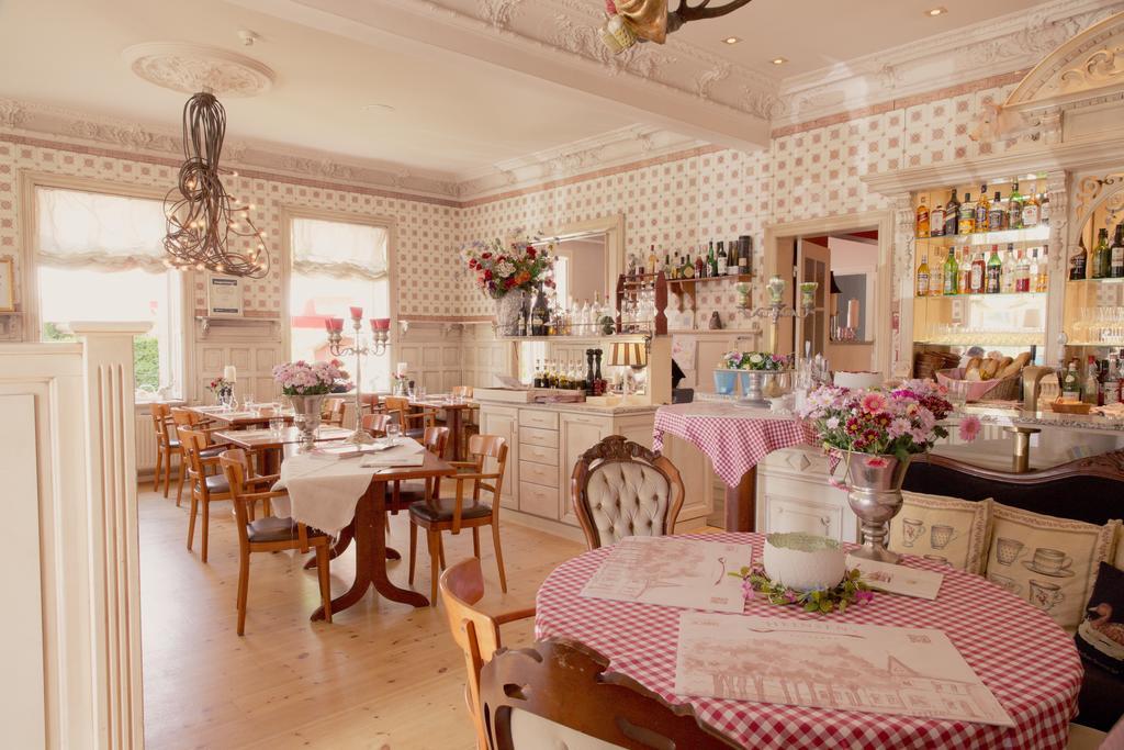 Heinsens Ellerbek Bed & Breakfast Exterior photo