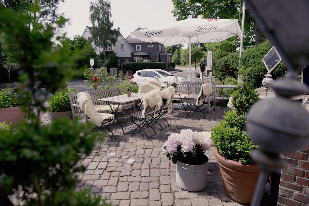 Heinsens Ellerbek Bed & Breakfast Exterior photo