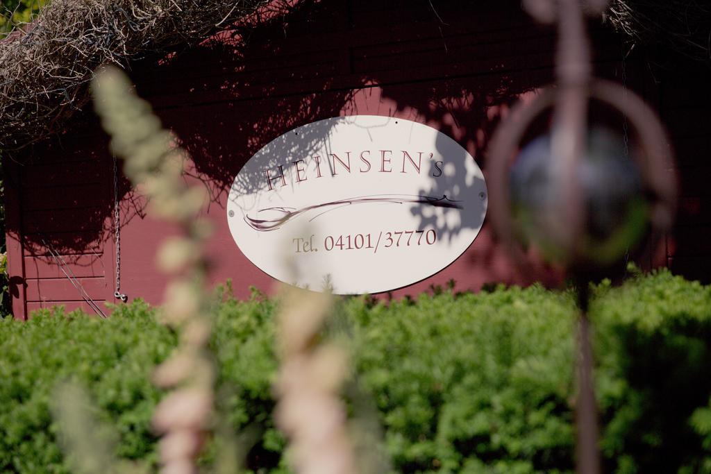 Heinsens Ellerbek Bed & Breakfast Exterior photo