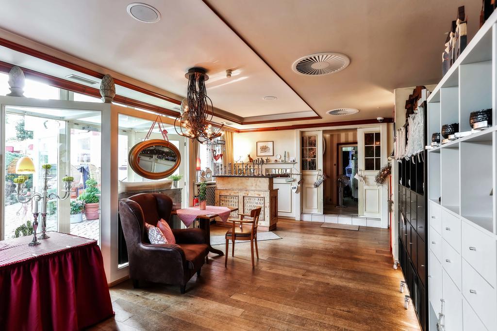 Heinsens Ellerbek Bed & Breakfast Exterior photo